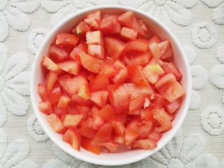 2、番茄火锅,番茄切丁，
