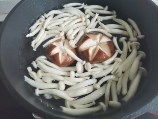 5、番茄火锅,菌菇焯水，