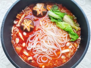 12、番茄火锅,加几片青菜，