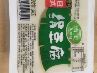 1、减脂低热量越南春卷,绢豆腐上锅蒸熟