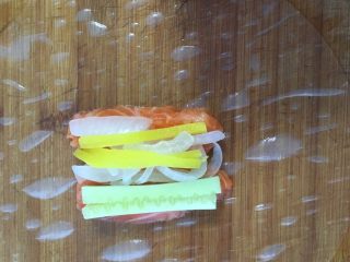 13、减脂低热量越南春卷,放上黄瓜和大根