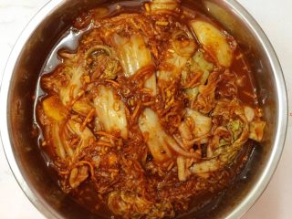 13、Diy 正宗韩国辣白菜,所有的大白菜全部抹上辣白菜酱料。