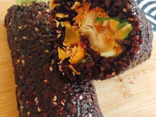 12、早餐物语｜中国版寿司——粢饭团,去掉卷帘和保鲜膜，吃的时候切开即可！