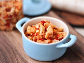 12、超级爽口的开胃萝卜干,一餐吃不完，用密封盒装好，放在冰箱冷藏可以吃上一周左右哦