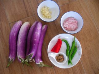 1、鱼香茄子煲,备好食材