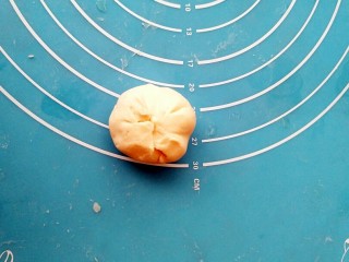 10、蟹壳黄烧饼,收口,倒扣按扁。