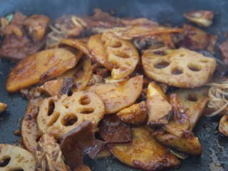 14、麻辣香锅米饭,炒两分钟