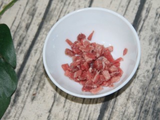 3、幸福早餐香菇瘦肉粥,瘦肉也切碎丁