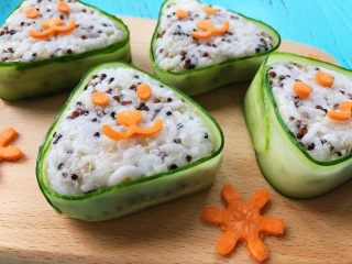 4、藜麦鱼松饭团,