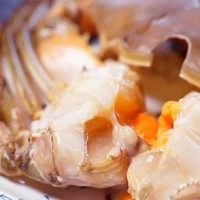 1、泰式冬阴功汤,蟹拆解开。