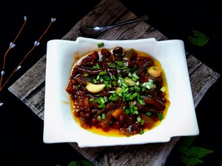 2、肉末茄子,富含维生素e软化微细血管，老人常食用防高血压，这么好的食材，赶紧尝试吧