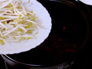 11、绿色美食+酸辣粉,加入绿豆芽