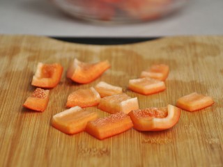 5、超级百搭实用――自制番茄酱,红彩椒切块备用