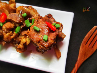 12、酱骨头,骨头在汤汁泡的时间越久越好吃