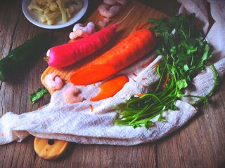 3、越南春卷 春天的小清新,胡萝卜斜着切一刀