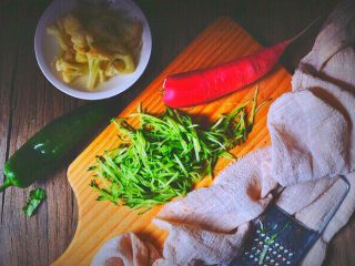 5、越南春卷 春天的小清新,黄瓜也擦丝