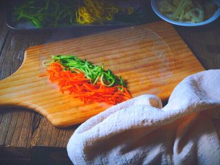 17、越南春卷 春天的小清新,黄瓜丝