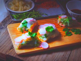 25、越南春卷 春天的小清新,切开沾酱，开吃吧！