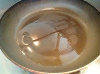 3、另类美味煎饼,平底锅加热，放入适量油