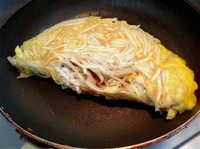 8、另类美味煎饼,从中间折合，煎一两分钟