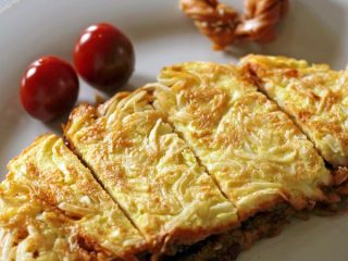 9、另类美味煎饼,出锅后切成块状，开吃