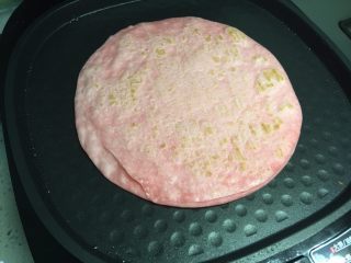 11、暖萌甜咖喱鸡肉卷饼,烙饼约1分30秒，两面烙熟即可，用电饼铛比较快，如果用平底锅，需要翻面，约3、4分钟，吃的时候轻轻揭开即为两张饼。