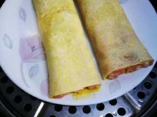 18、黄金如意卷#挑战鸡蛋的100种做法#,上蒸锅蒸熟，大火烧开继续蒸一刻钟左右。