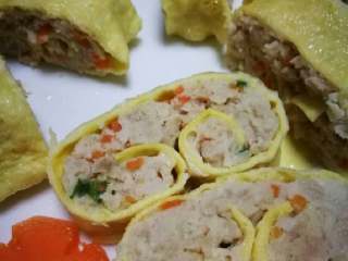 20、黄金如意卷#挑战鸡蛋的100种做法#,摆盘。当当当，好吃好看寓意好的黄金如意卷完成啦，趁热享用吧，好吃！????????