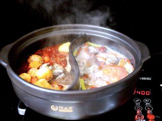 18、海鲜麻辣鸳鸯火锅,加入自己喜欢吃的食材