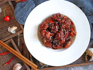 12、酱裹排骨,裹排骨，口味复合，香气浓郁。