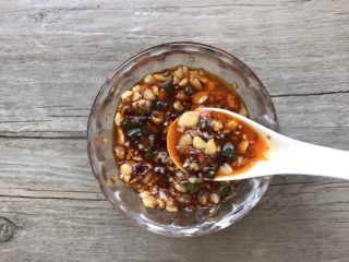 14、凉拌香辣鸡丝,搅拌均匀即可