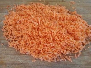 9、驴肉烧卖,胡萝卜切碎