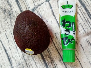 1、牛油果刺身,简单的食材。