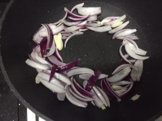 15、鲍汁脆鲩,中间空出来，再放6g油在中间