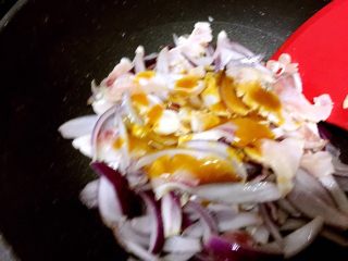 17、鲍汁脆鲩,倒入鲍汁酱