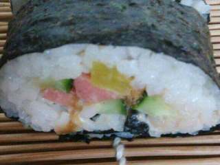 7、日本寿司,切开。