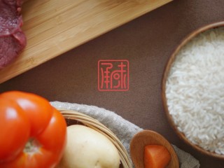 2、一份双人餐，日式咖喱鸡排饭、日式番茄牛腩饭,当然也有牛肉饭的食材