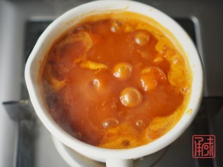 5、一份双人餐，日式咖喱鸡排饭、日式番茄牛腩饭,再放入我们神奇的汤汁料。