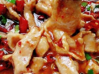 8、水煮肉片,待到要吃时搅拌均匀即可。