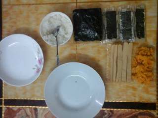 1、简单的寿司,准备好材料