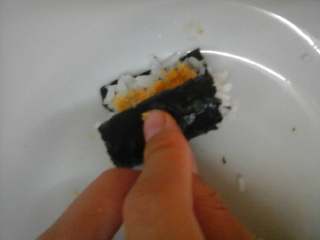 6、简单的寿司,之后把它卷起来