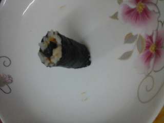 7、简单的寿司,最后压平两端，捏成三角形形状