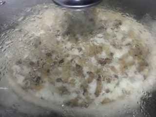 10、老北京清真小吃-糖卷果,开火蒸20分钟。