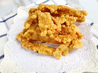 13、火锅店必点之现炸酥肉,金黄酥香，外脆里嫩哦