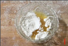 1、原味香酥饼 ,面粉与食用油混合成团