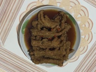 26、酸辣卤鸡爪,多捞点辣椒摆上。