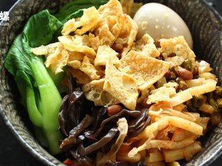 9、正宗柳州螺蛳粉丨大嘴螺,这料忒足了,容我咽一下口水