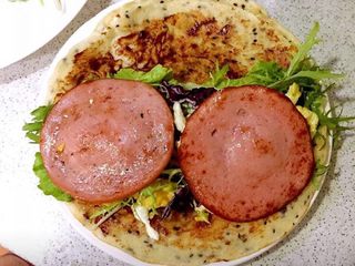 11、快手卷饼,最后放火腿片