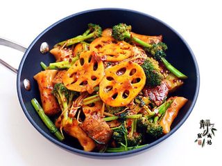 17、麻辣香锅,不要太香!赶紧来碗米饭吃它个昏天暗地。