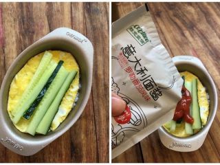 4、孩子最喜欢的造型寿司来啦,黄瓜切细条，放到鸡蛋皮上，倒入cook100酷克壹佰意大利罗勒番茄风味面酱
